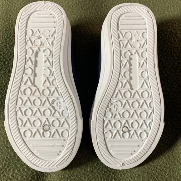 NWOT blue toddler sneakers. Size 5. - Picture 2 of 5